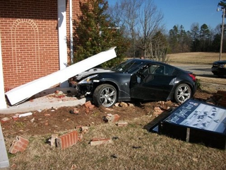 Illustration for article titled Nissan 370z Finds God, Crashes Into Church